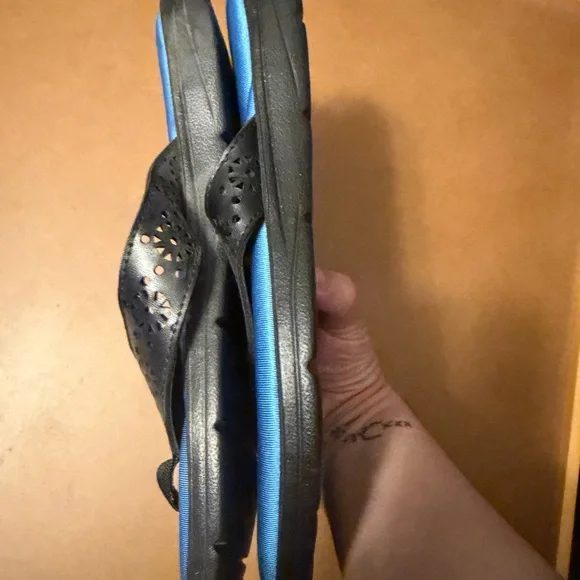 12 avenue cloudwalkers Blue Footbed Black Strap Flip Flop Sandals - Picture 5 of 8